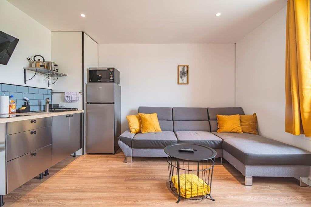 "Le Chaleureux" Appartement Pour 4 Personnes Isles-sur-Suippe Luaran gambar