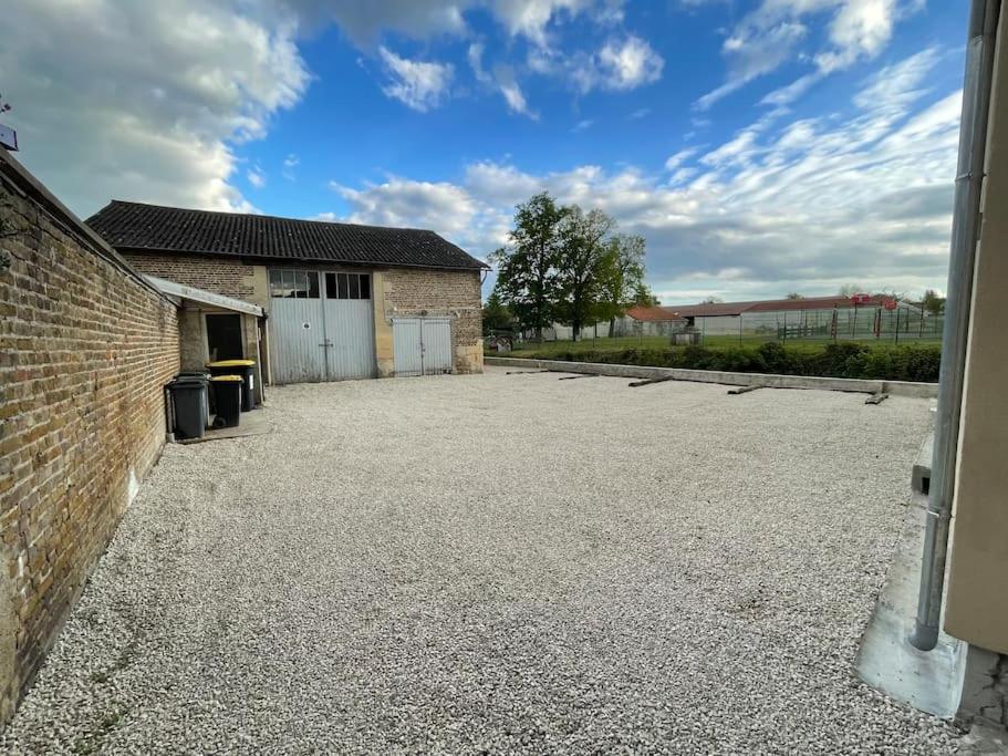 "Le Chaleureux" Appartement Pour 4 Personnes Isles-sur-Suippe Luaran gambar